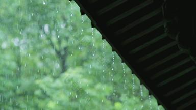 江南雨季<strong>中式</strong>园林屋檐雨滴空镜